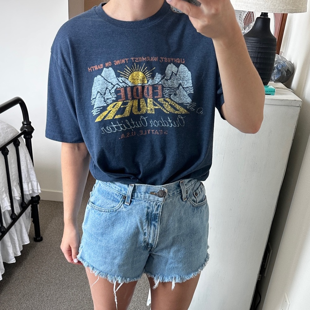 Medium Eddie Bauer graphic tee. Blue/grey.